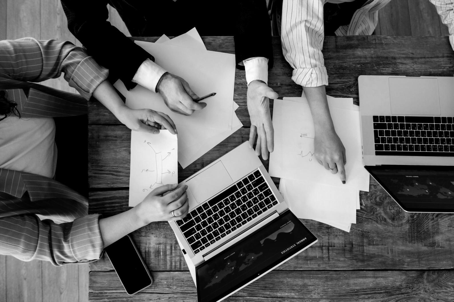 Documents d'analyse financière et rapports d'entreprise